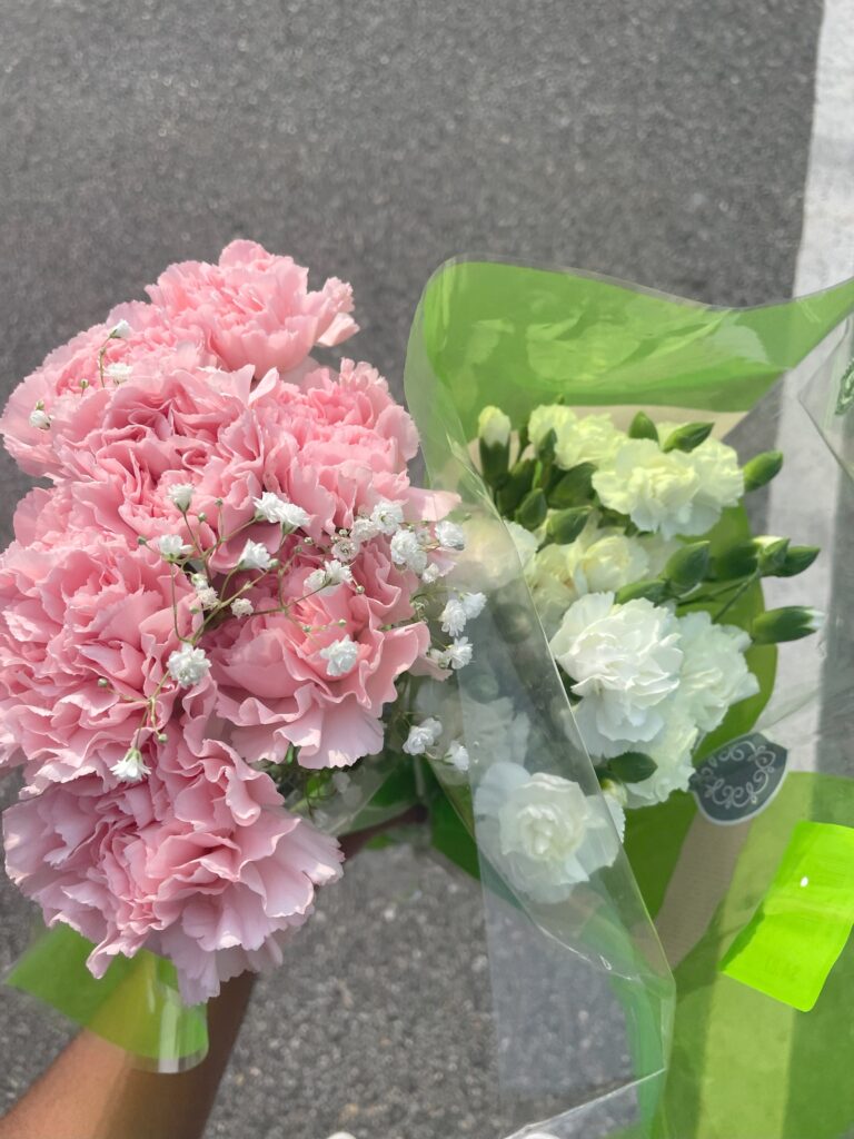 pink and white flower bouquet